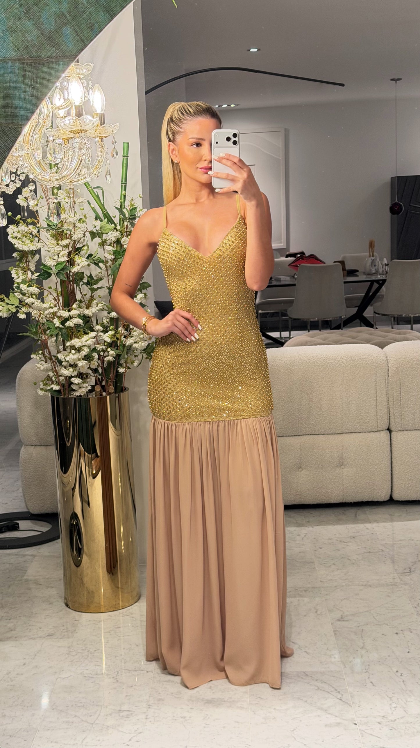 Vestido dorado con perlas blithe