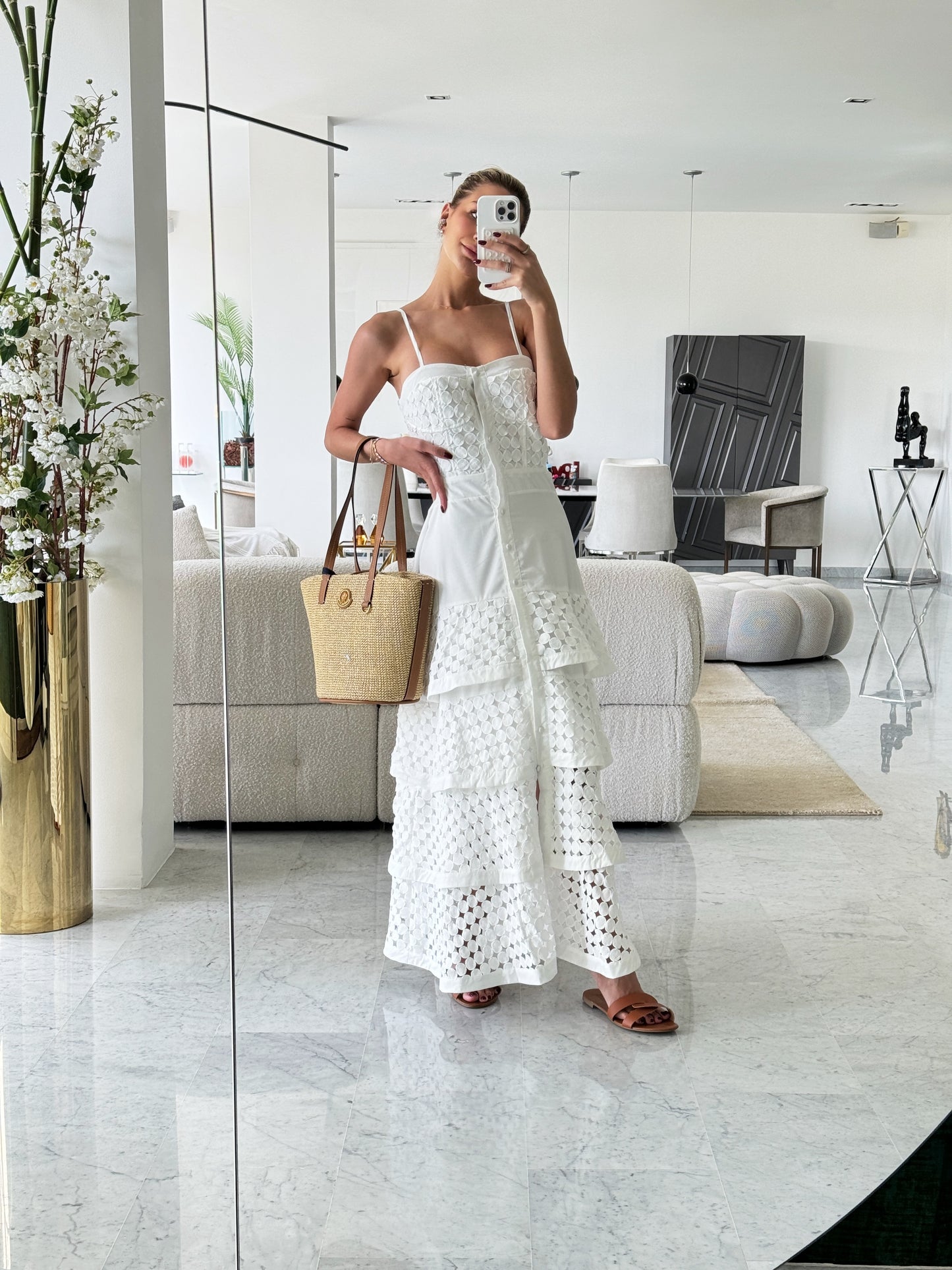Vestido medio blanco con volados