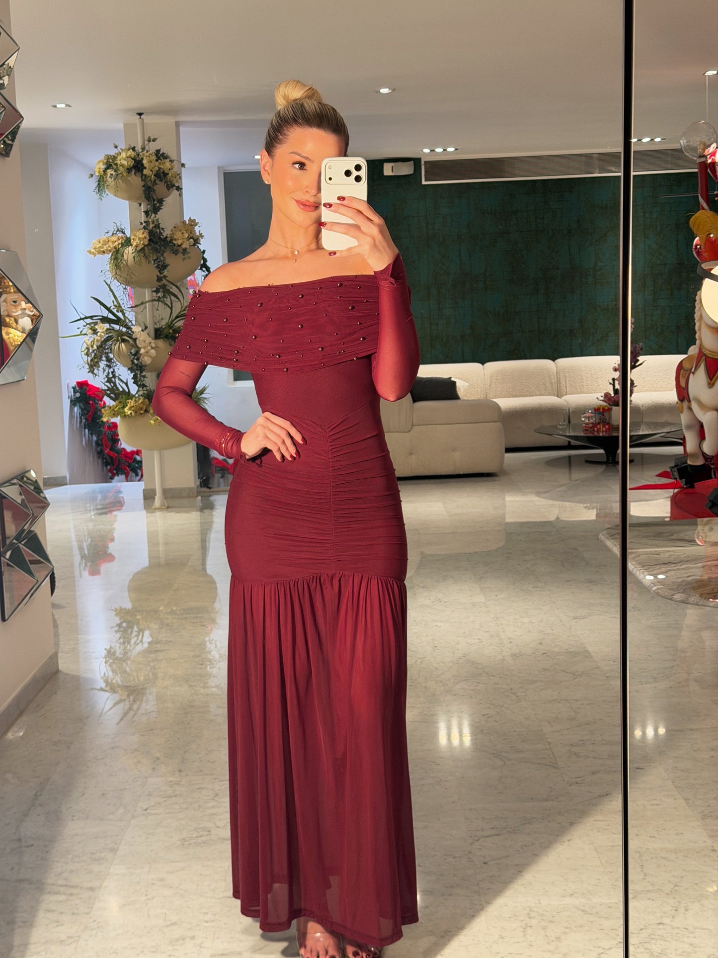 Vestido vino stretch con mangas y perlas cb 1/1 120$