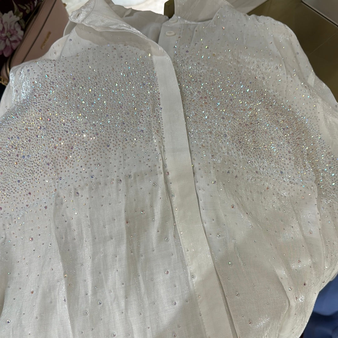 Camisa blanca de seda con brillantes