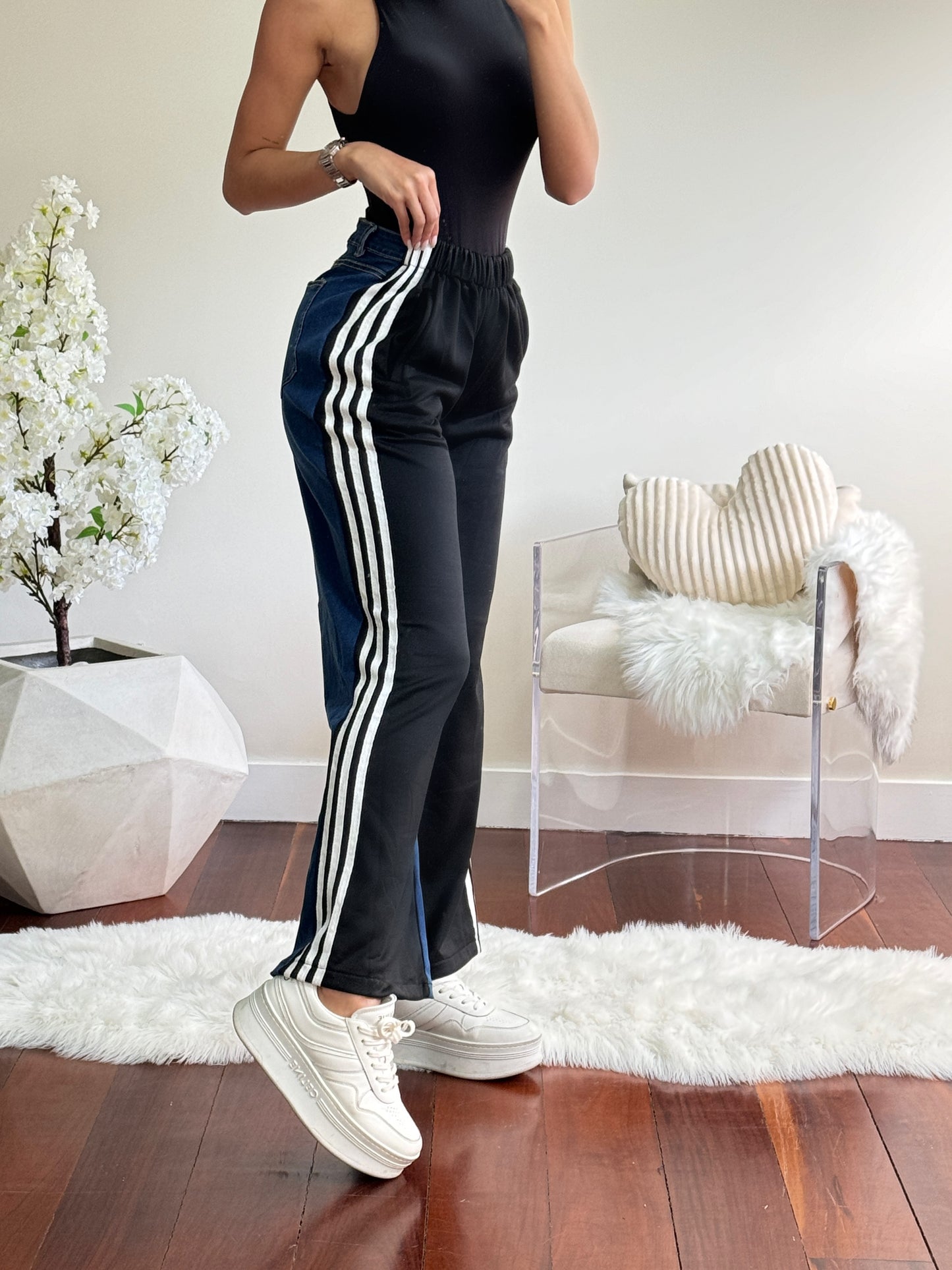 Pantalon de jeans con negro y rayas