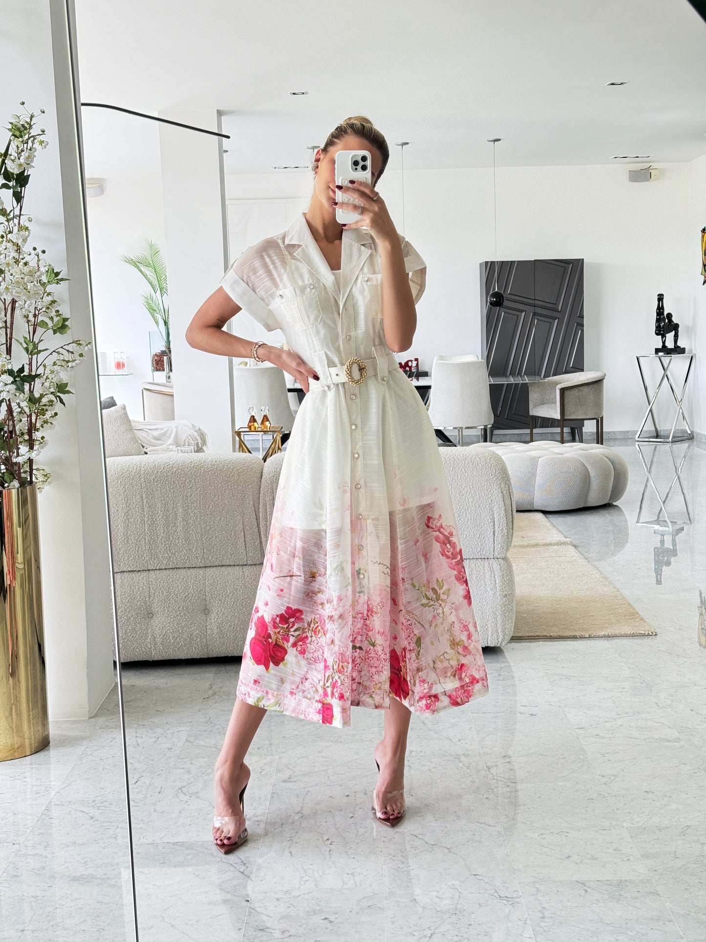 Vestido medio de botones con flores