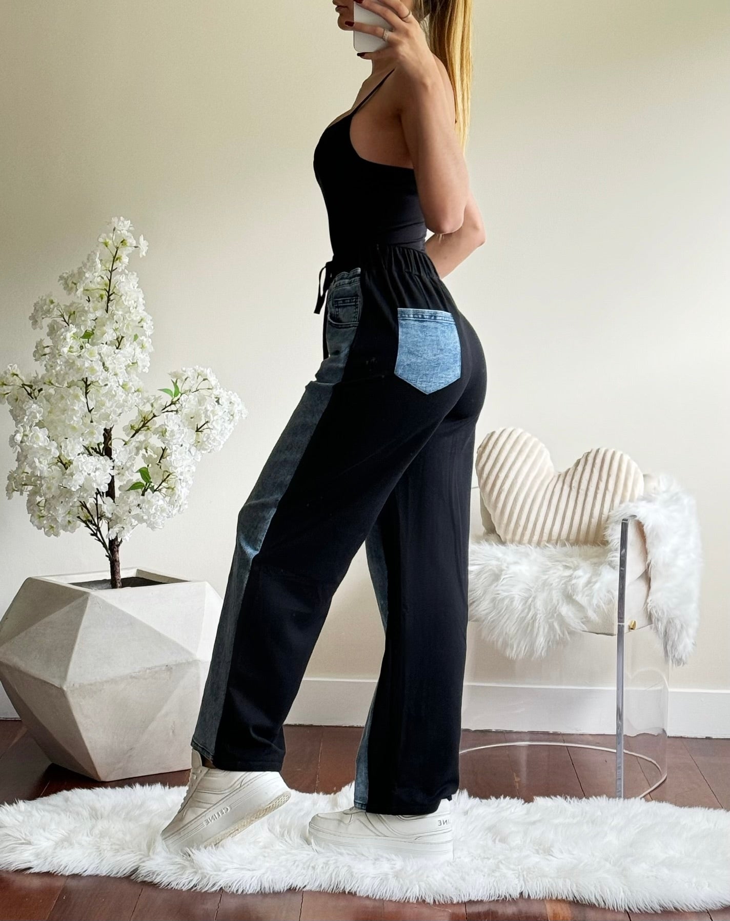 Jogger de jeans con mono negro