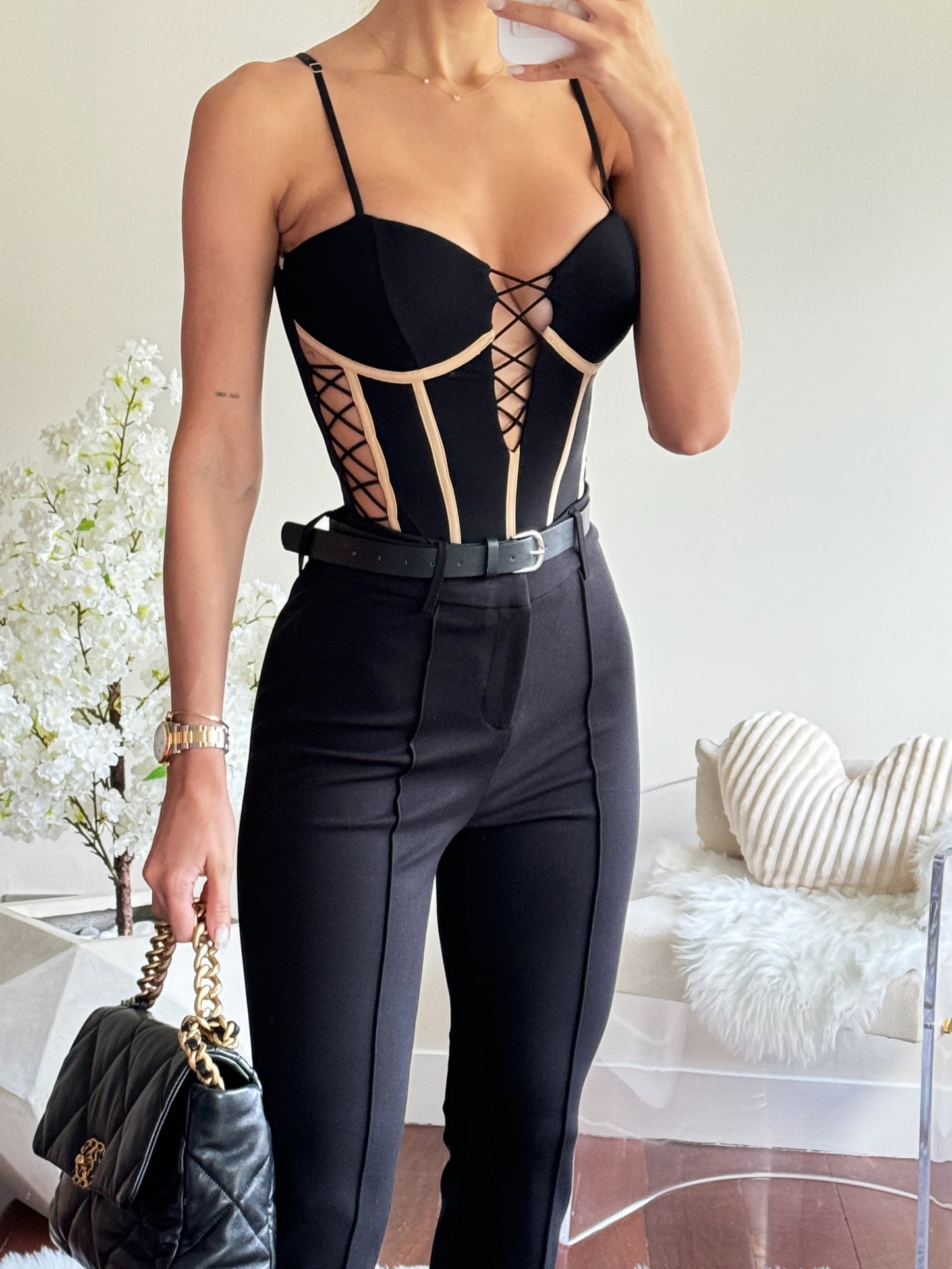 Body negro con beige