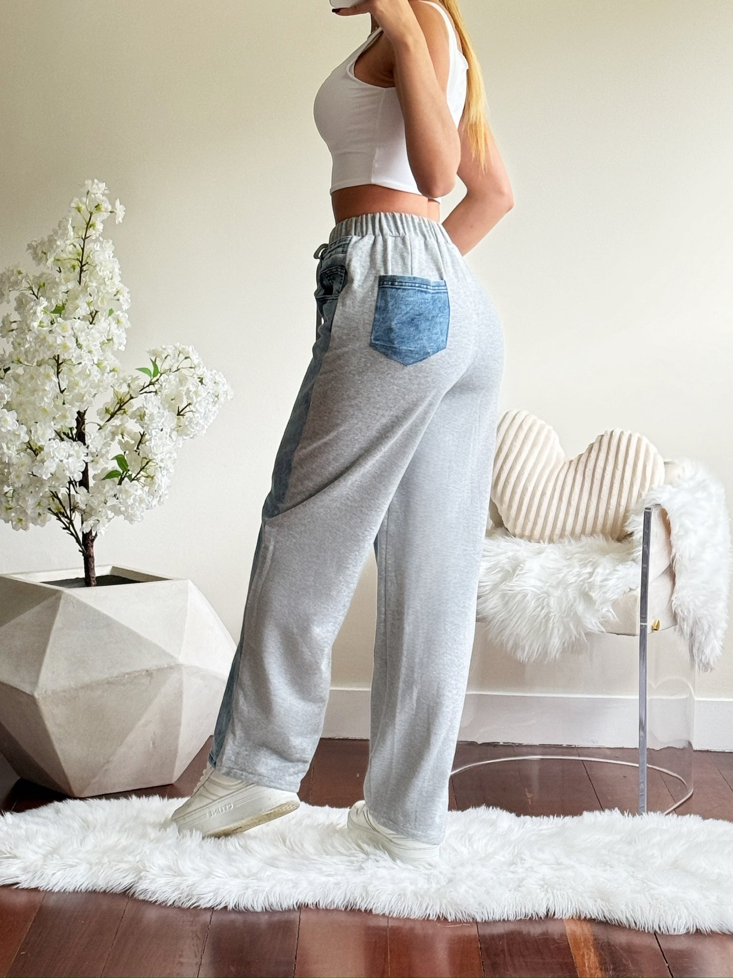 Jogger de jeans con mono Gris