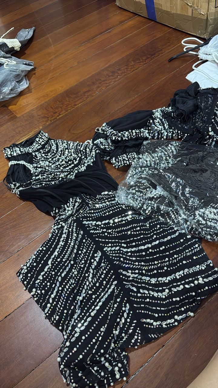 Vestido negro con brillantes y perlas sin mangas banjul