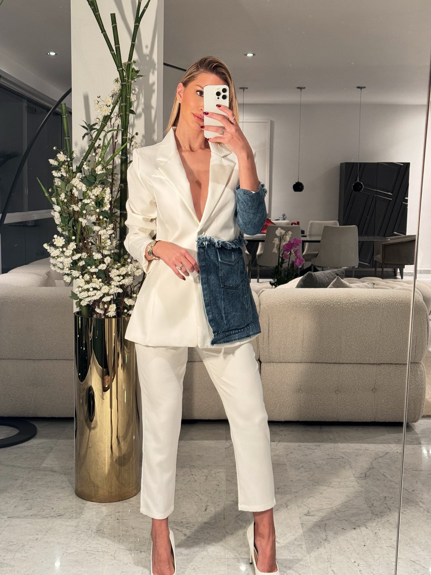 Blazer blanco con jeans