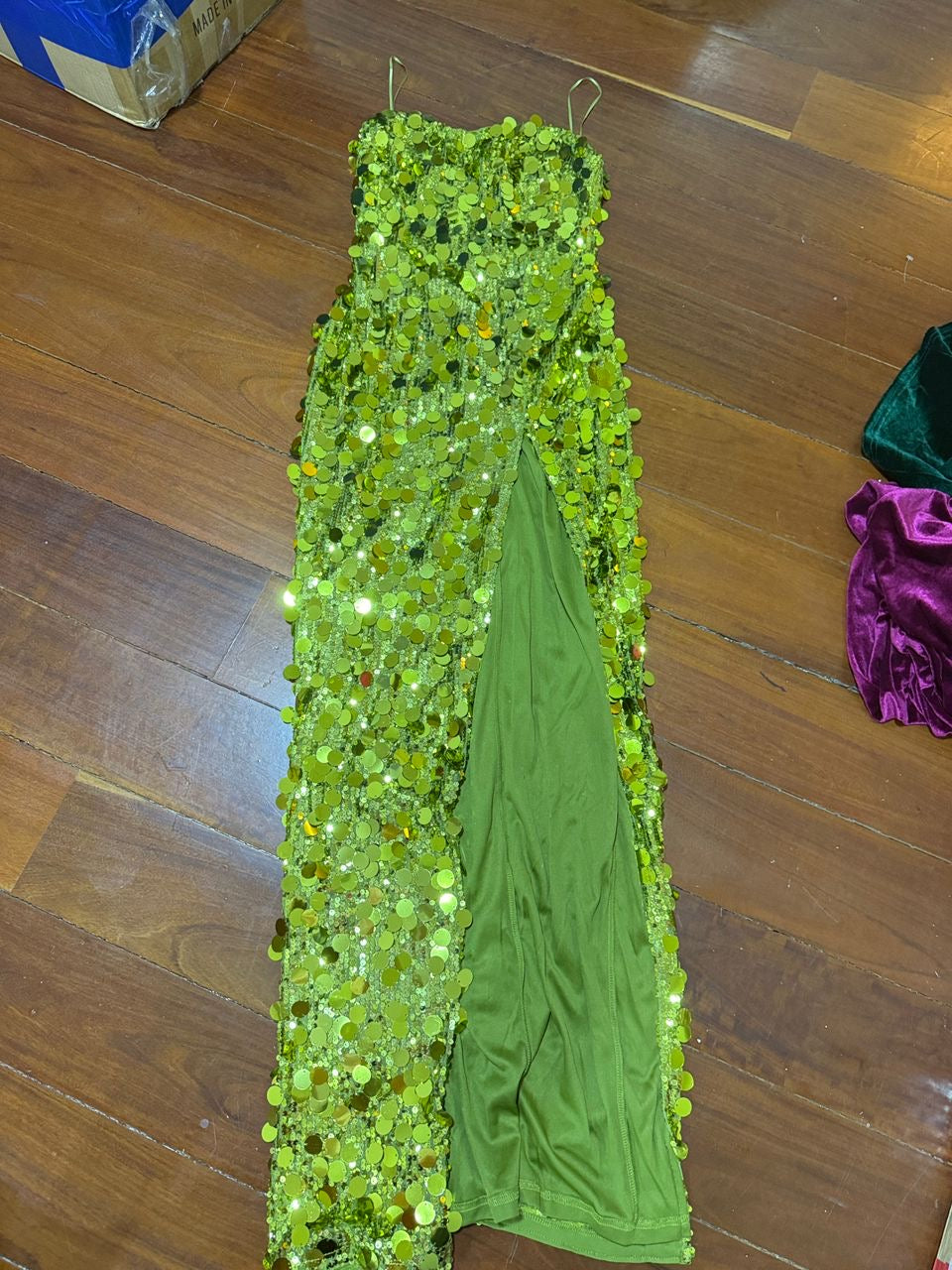 Vestido lentejuelas verde cb talla S.