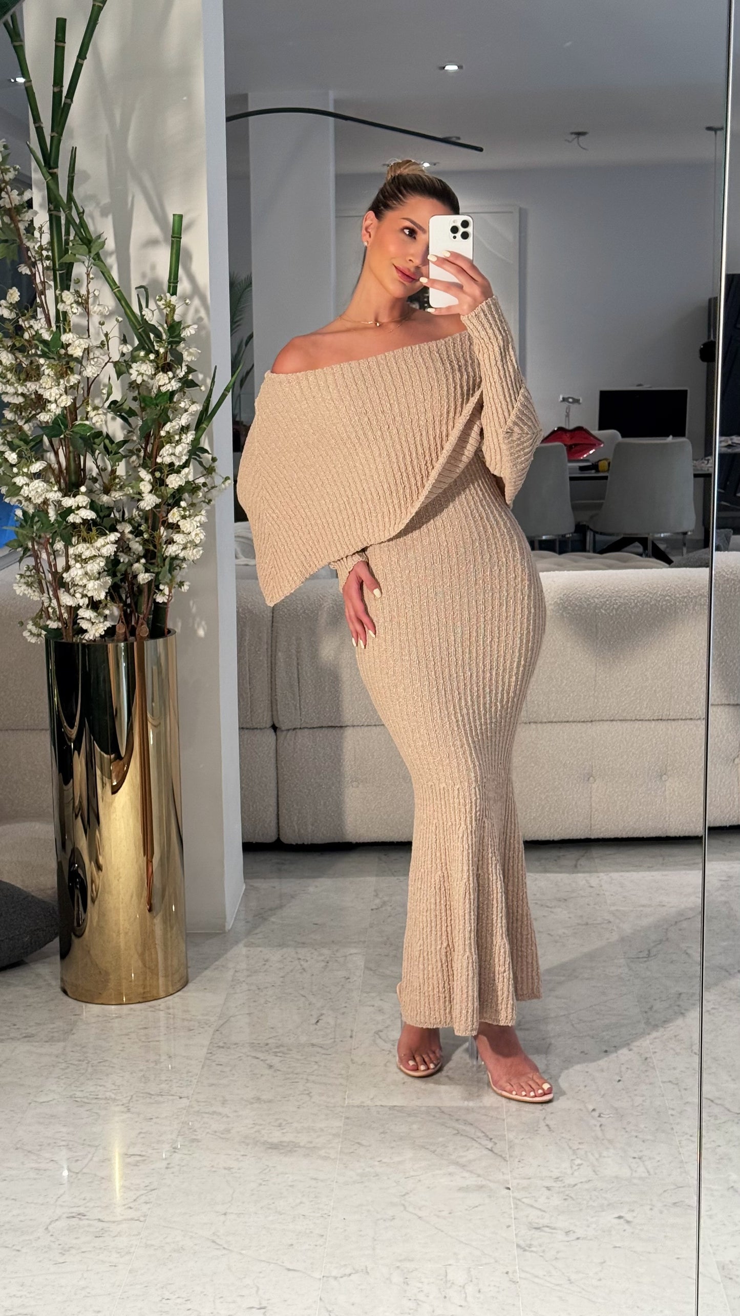 Vestido beige off shoulders cb