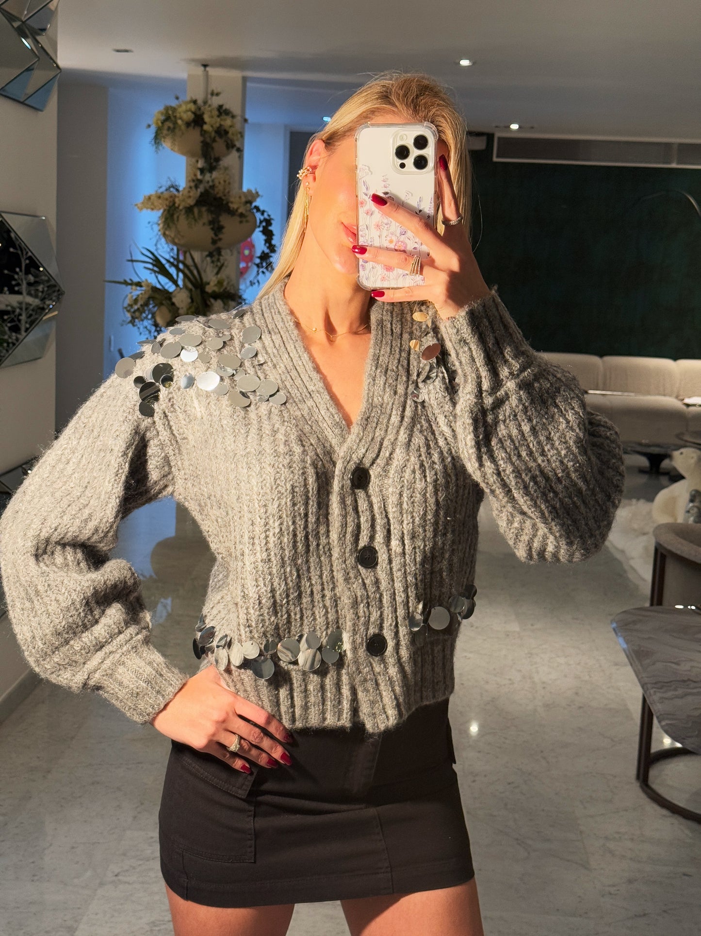 Sweater gris tejido con plateado cb