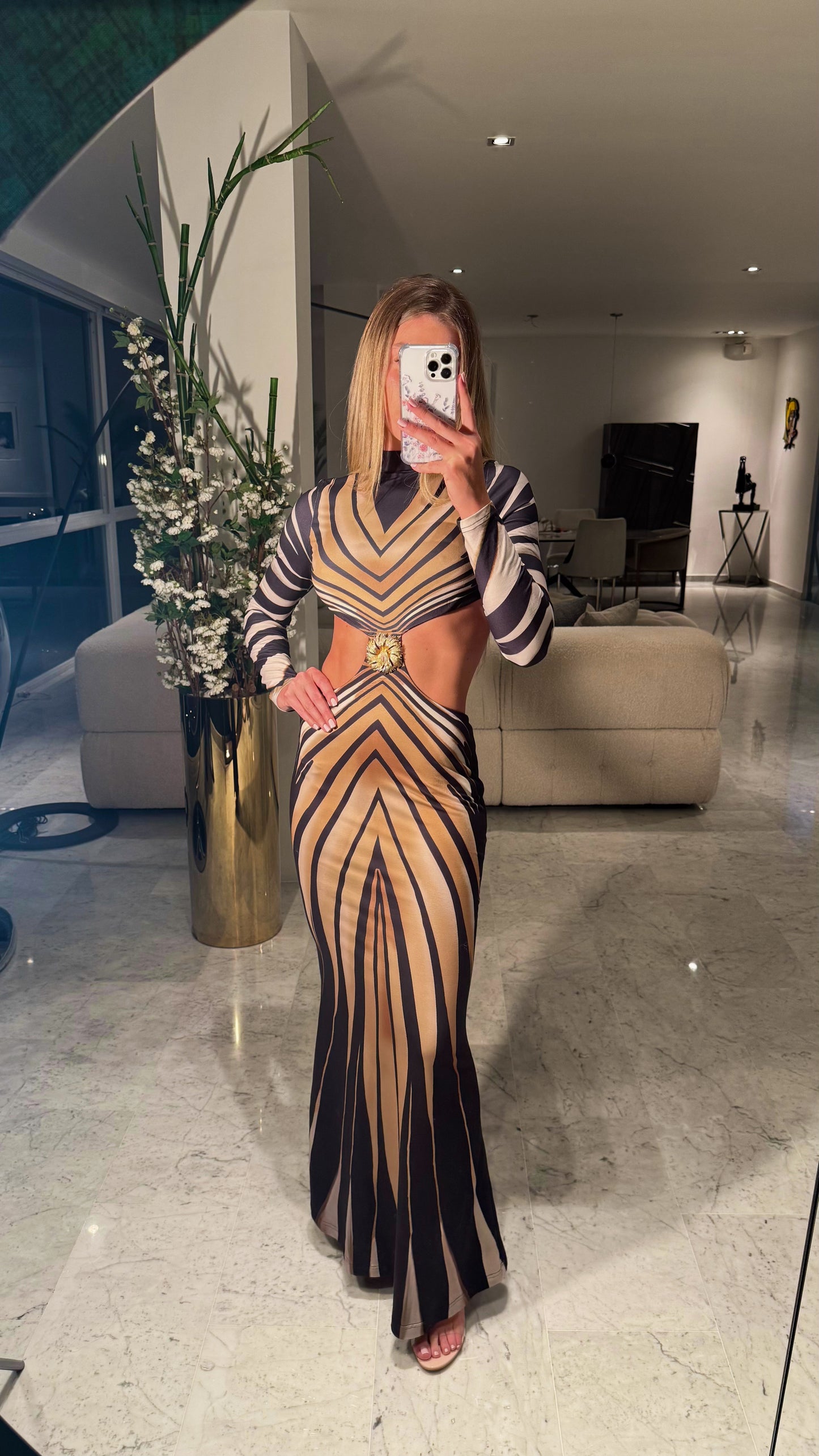 Vestido negro con dorado LC.
