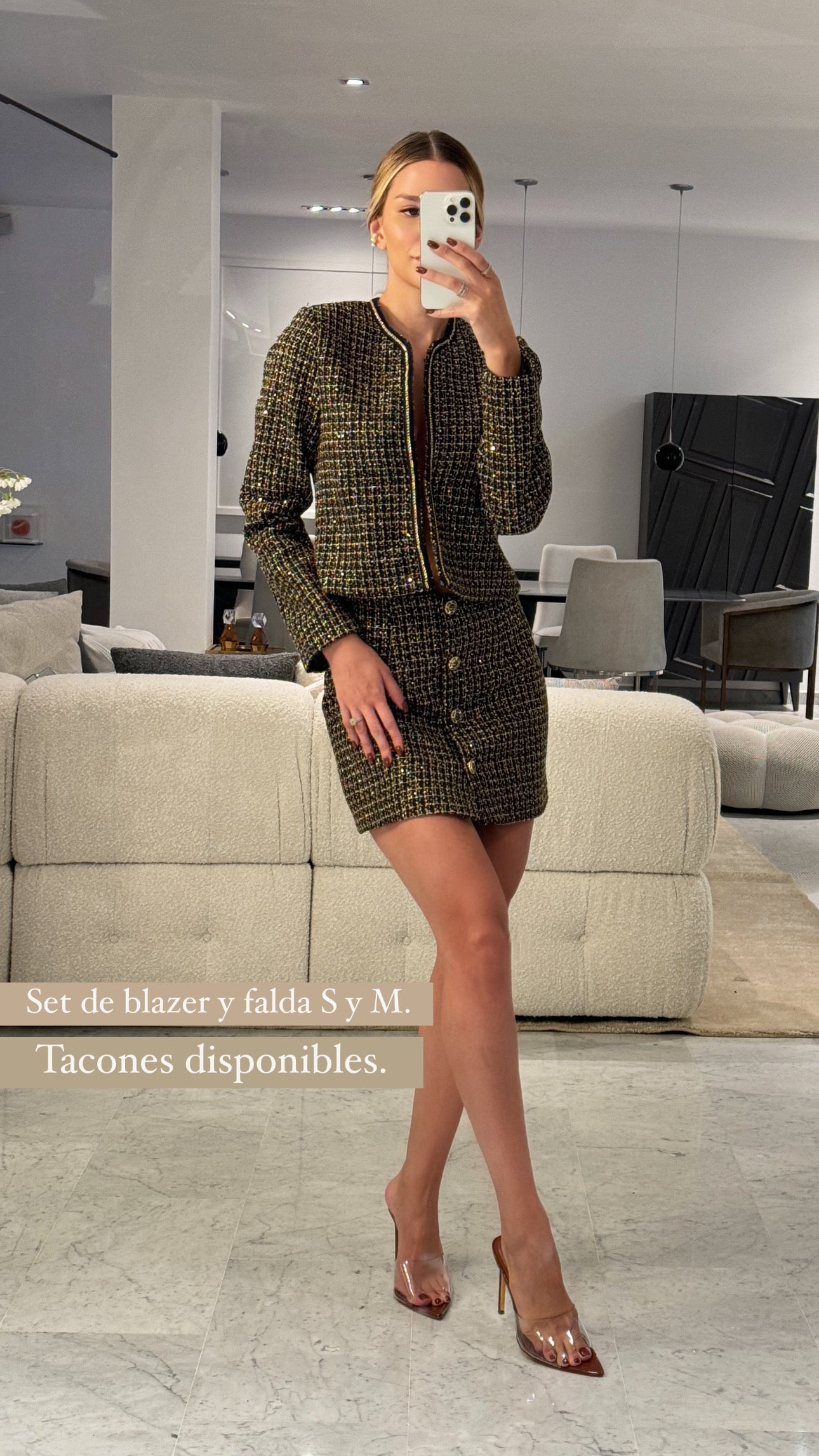 Set de falda y blazer brillante dorado con negro
