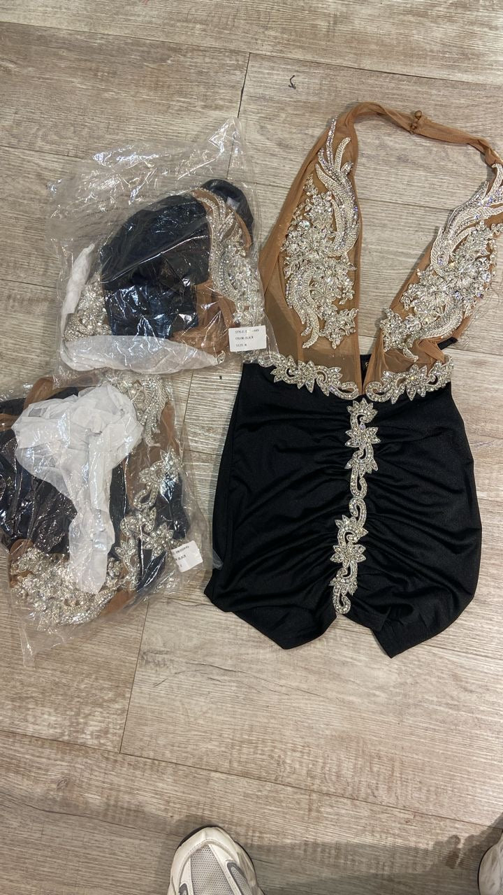Vestido corto negro con brillantes y transparencia