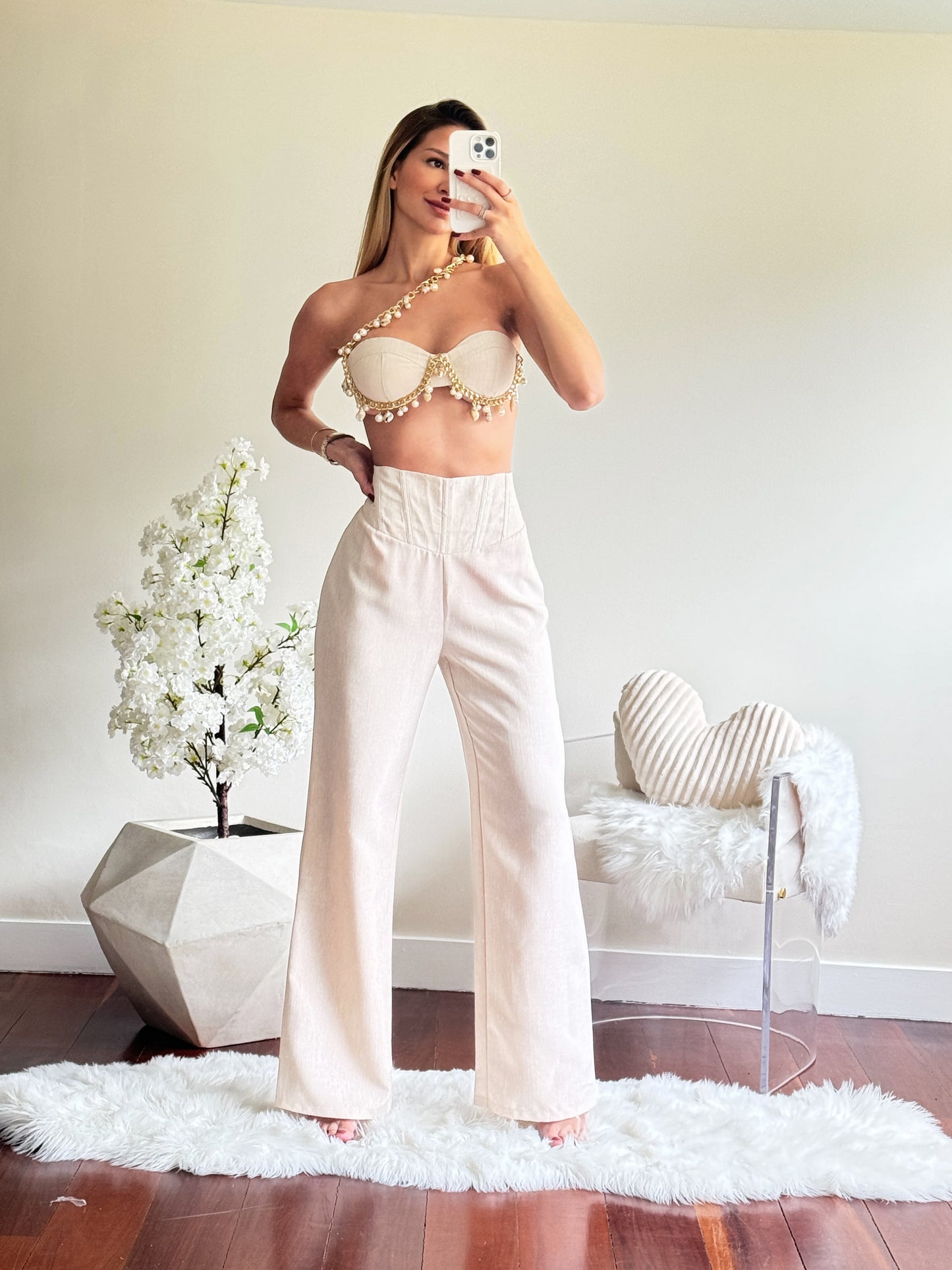 Set de pantalón de vestir y top con perlas kaki