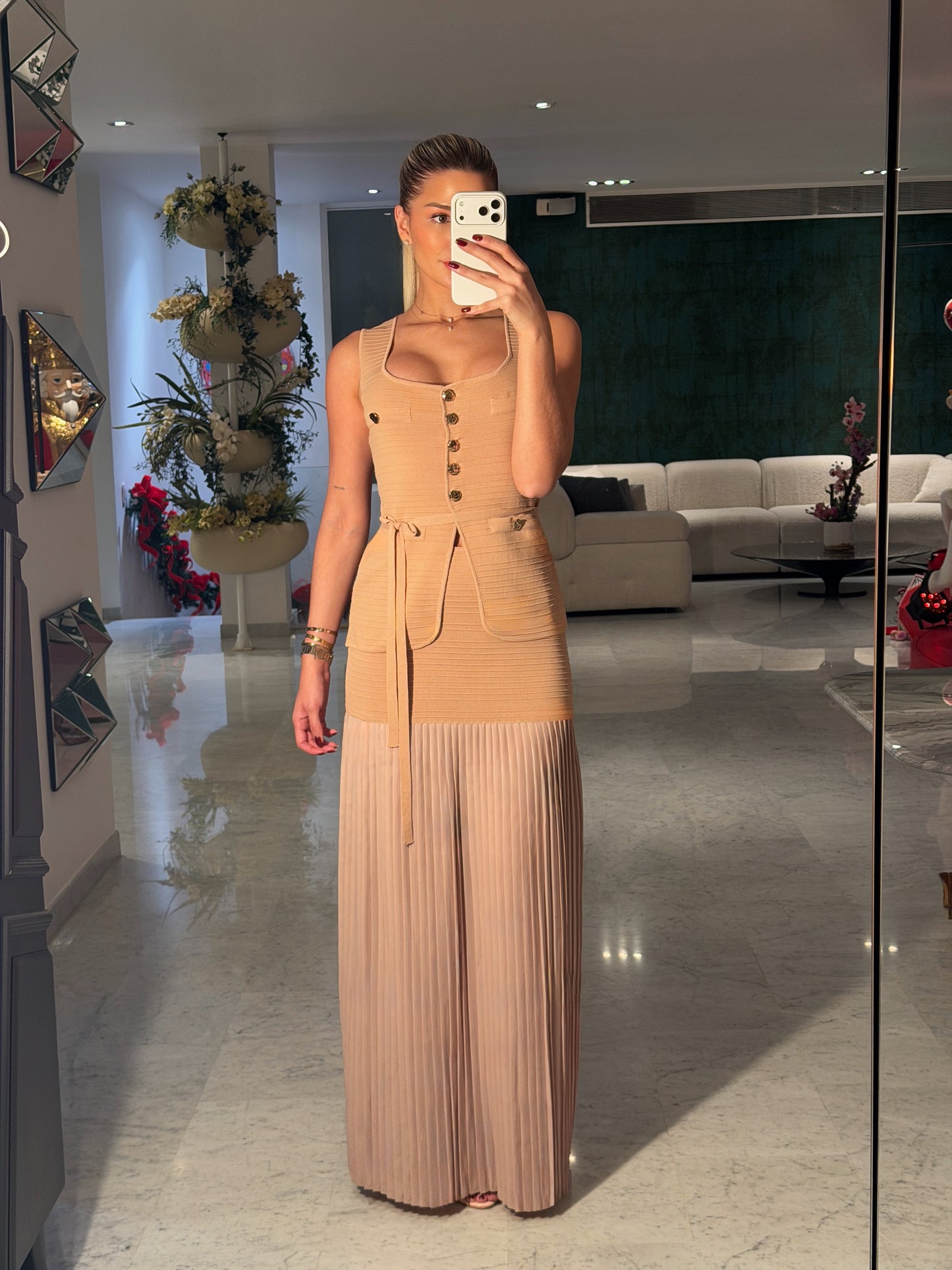 Set beige de Vest y falda plisada luvly