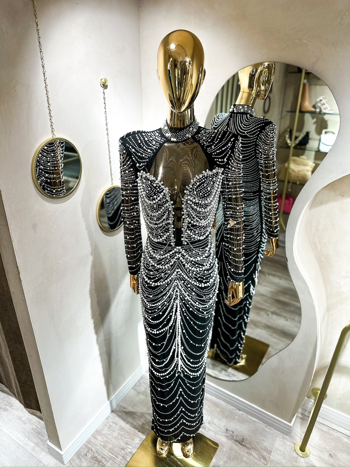 Vestido transparencia con perlas