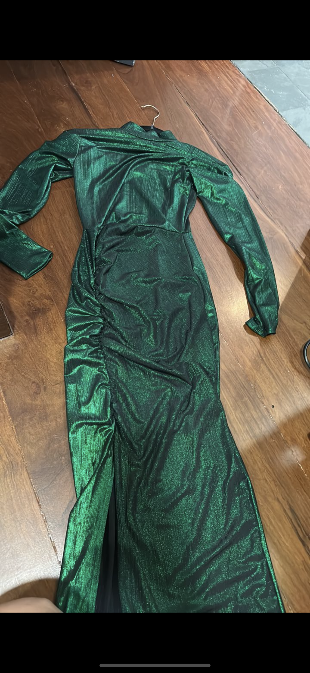 Vestido verde con textura arruchado