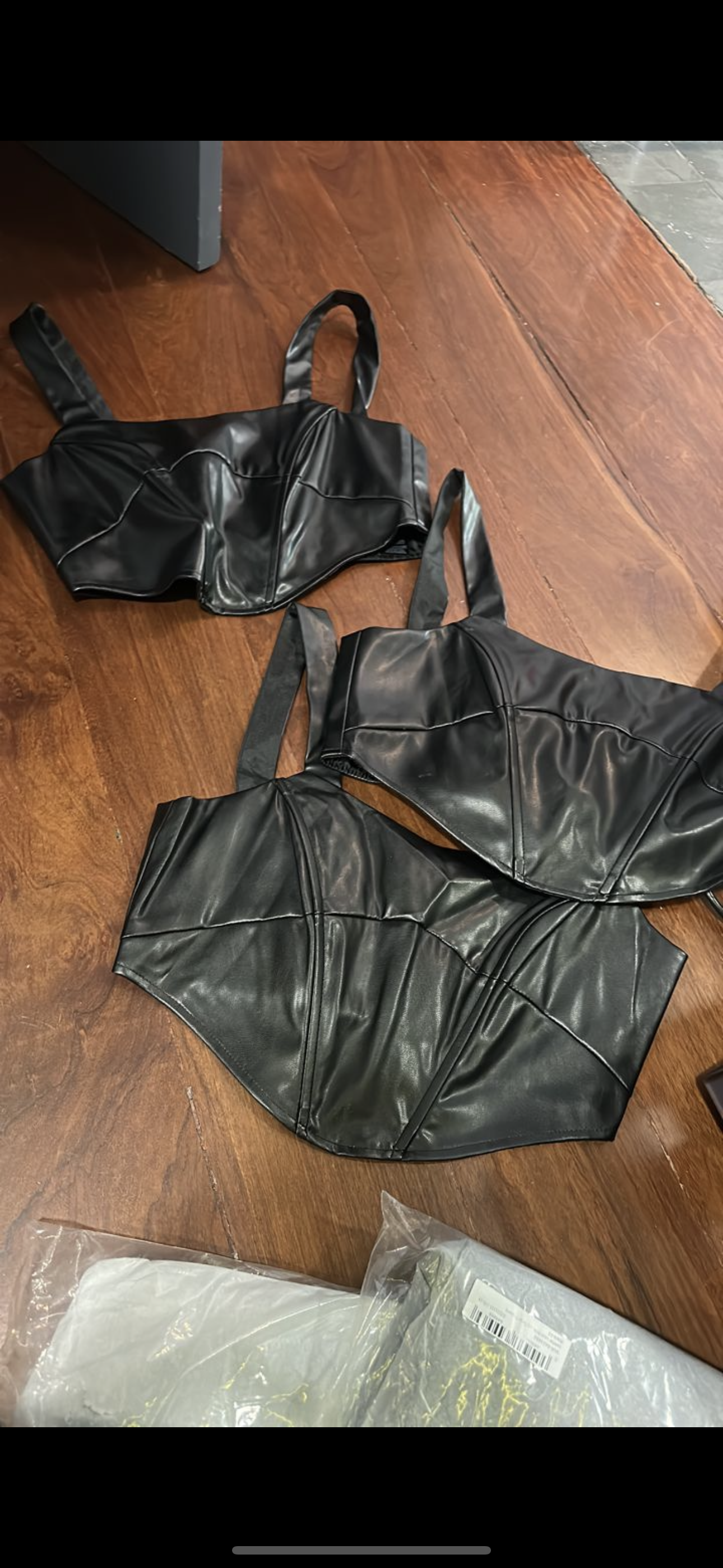 Top cuerina negro