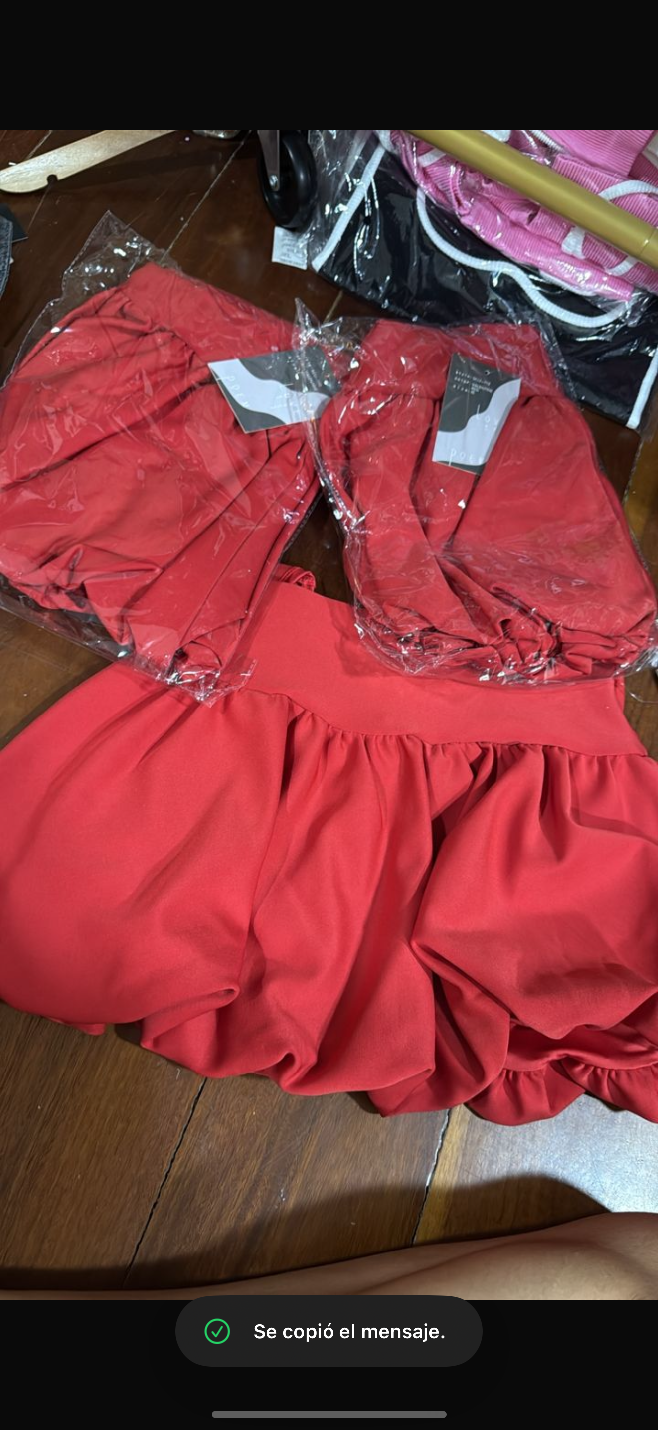 Falda bombache roja love poem