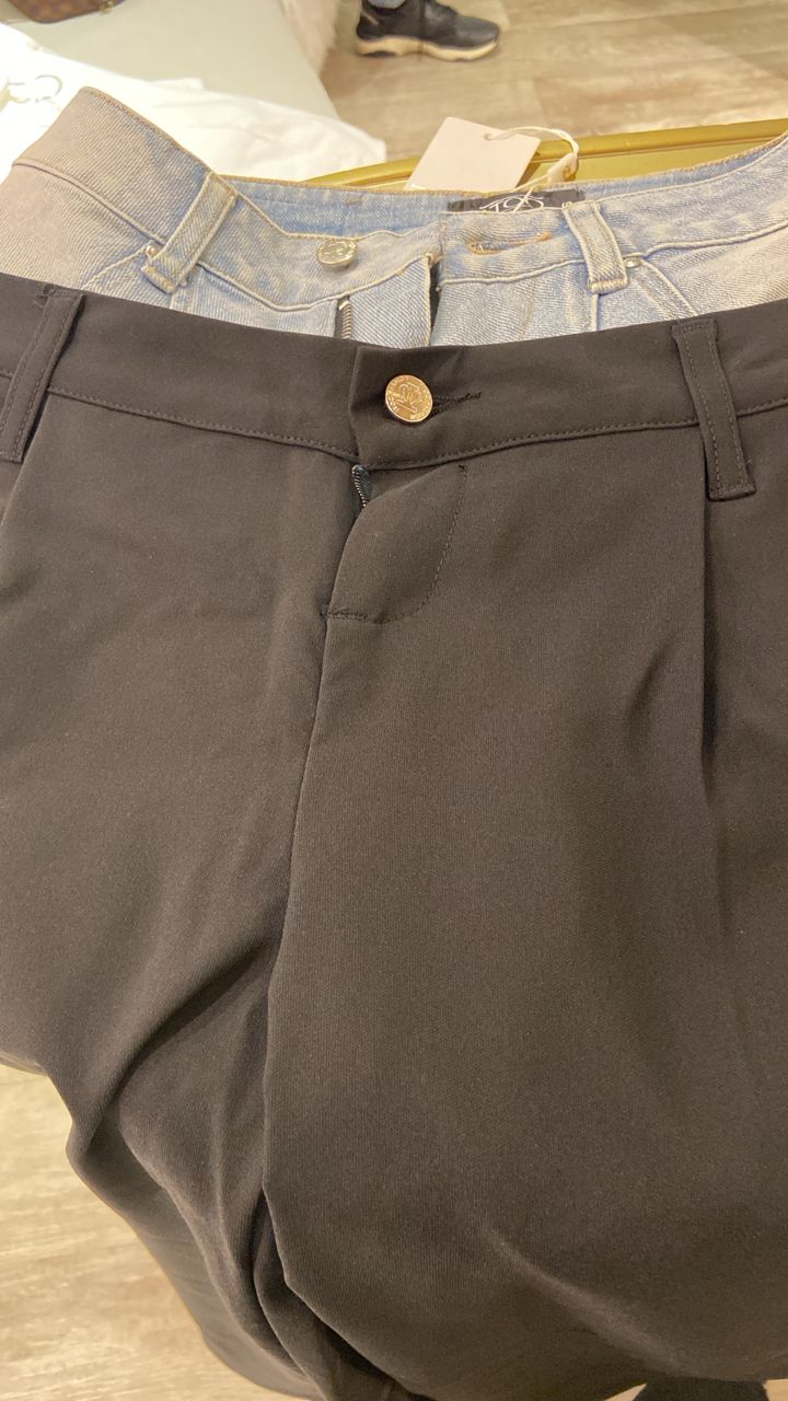 Pantalón negro con jeans