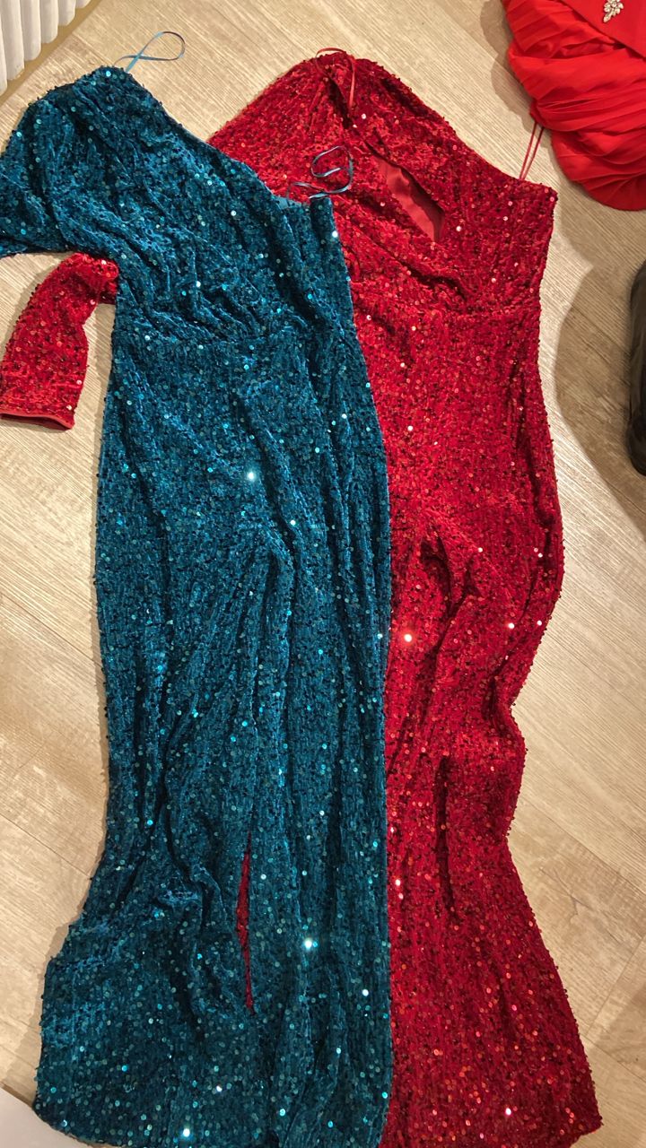 Jumpsuit verde y rojo de lentejuelas 2S $115