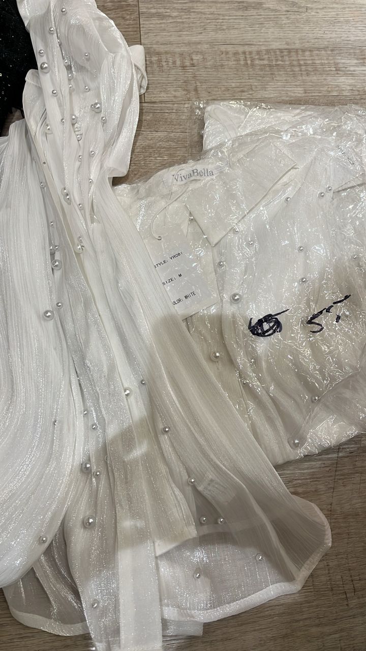 Camisa blanca con perlas viva bella