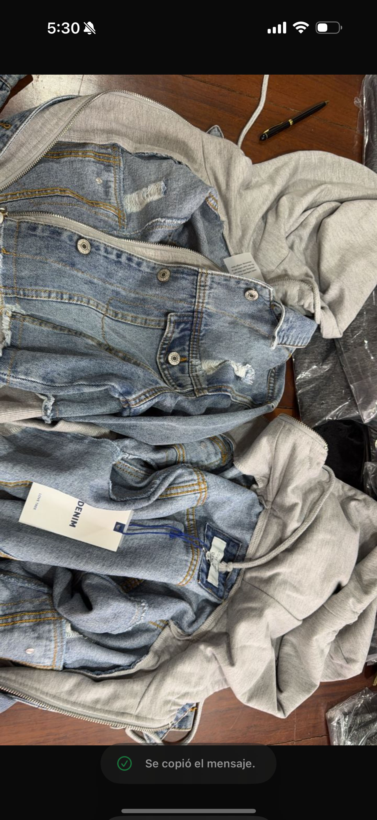 Chaqueta de jeans fon capucha love tree