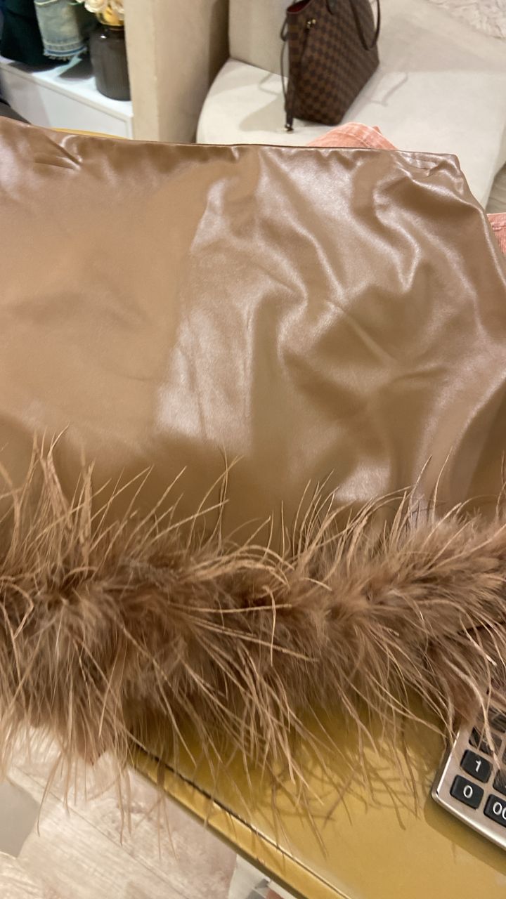 Falda cuerina marrón plumas hyfve. talla S