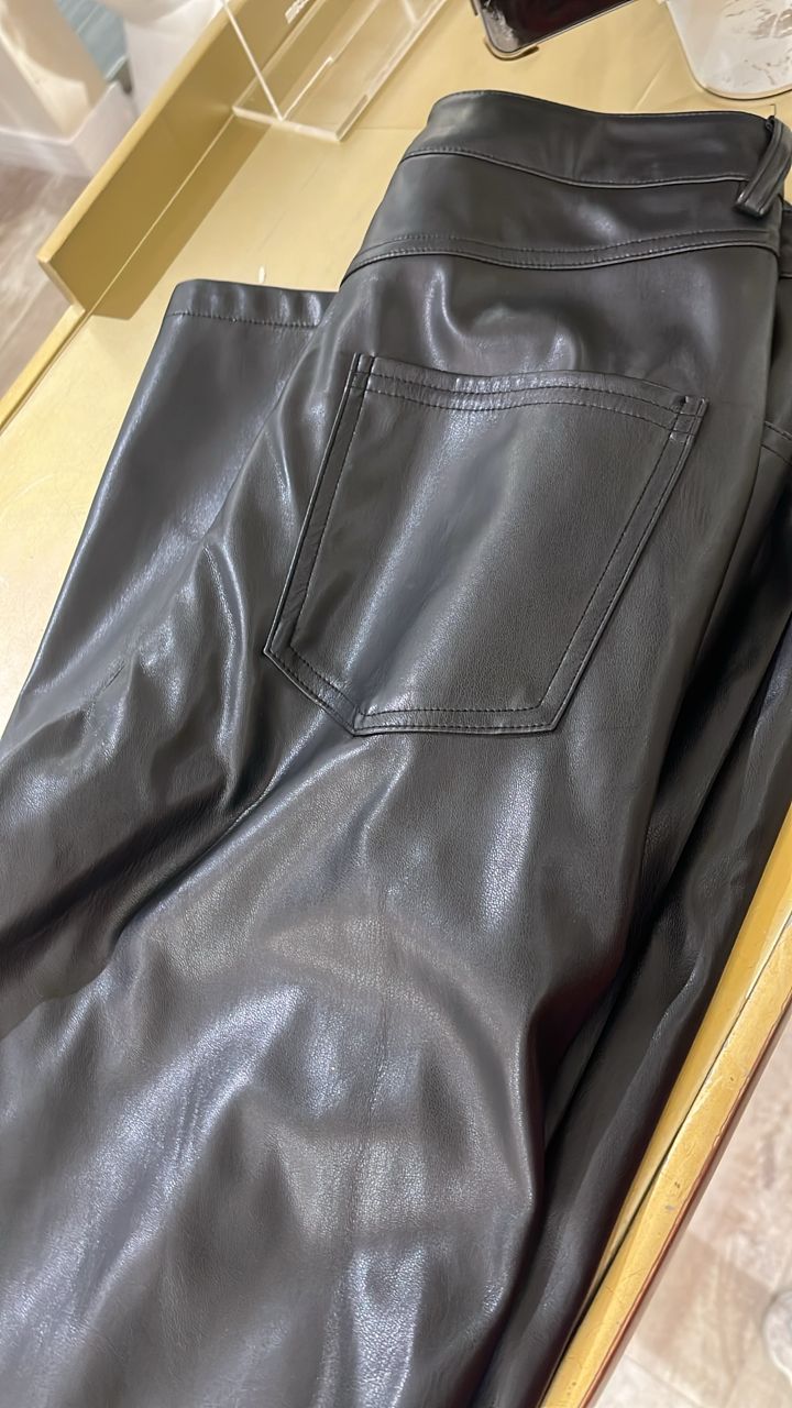 Pantalón cuerina negro S.