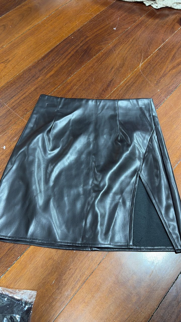 Falda cuerina marrón y negra talla S. 45$