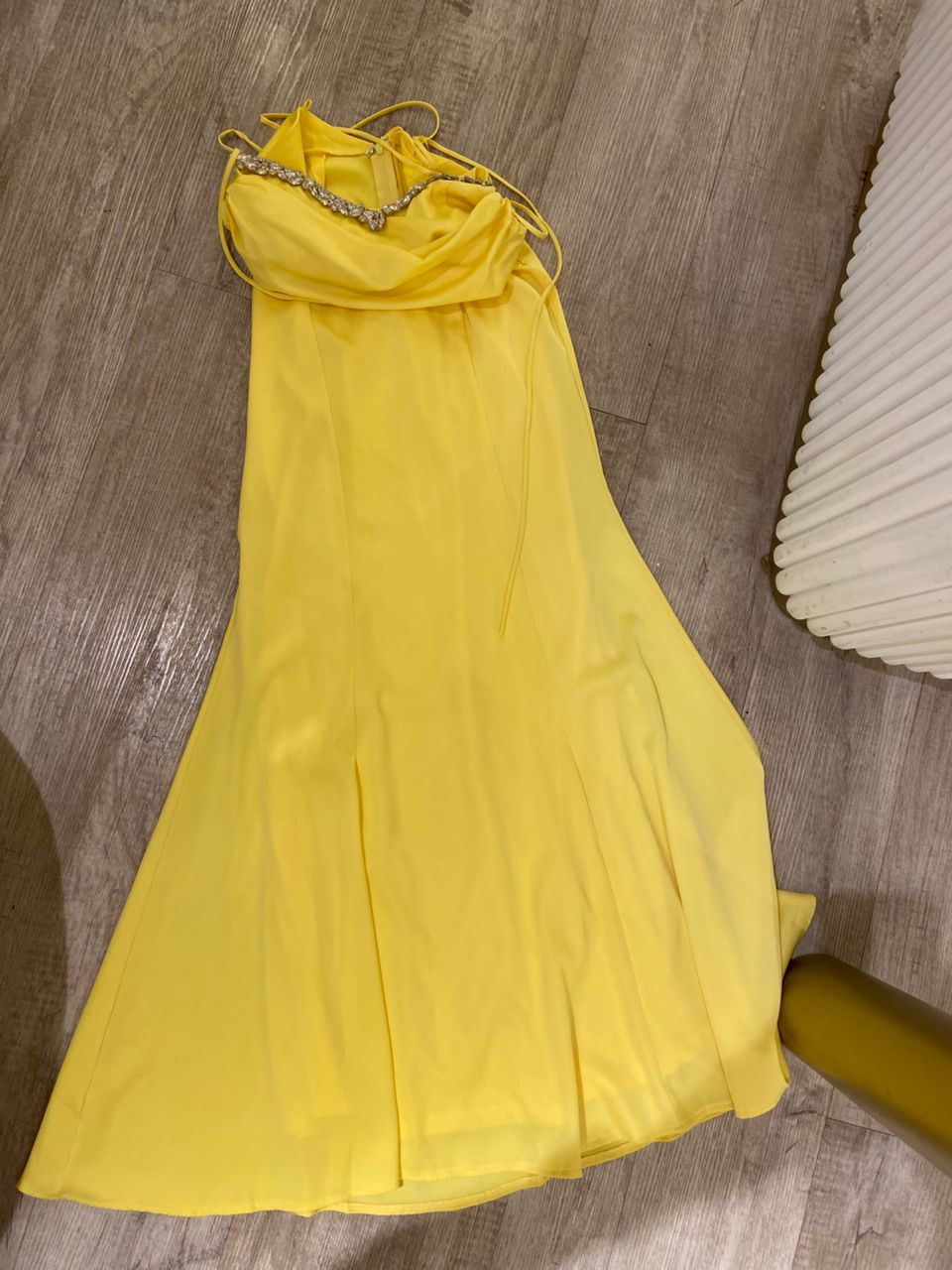 Vestido amarillo con brillantes cb