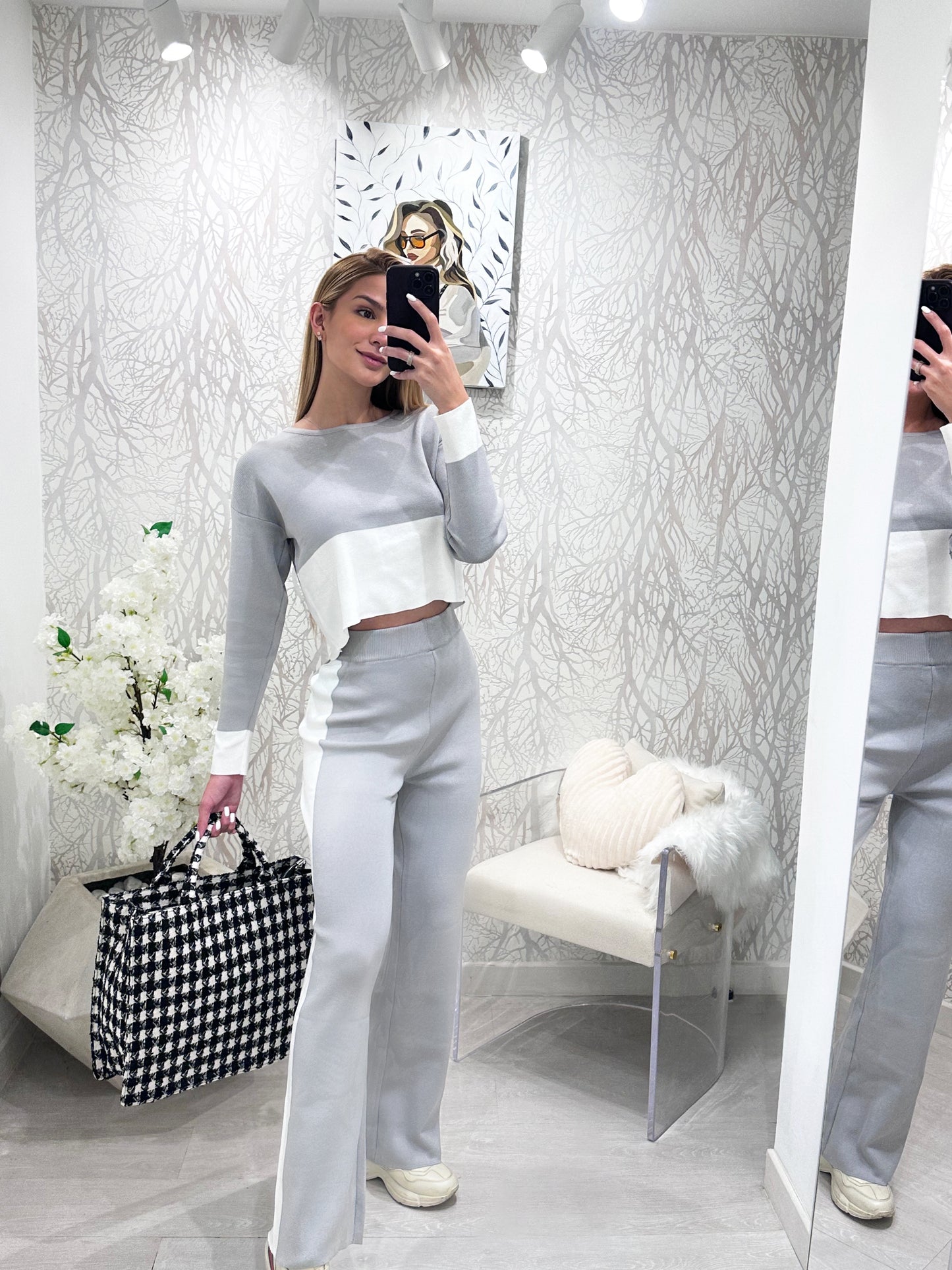 Set de jogger y sweater Gris y blanco