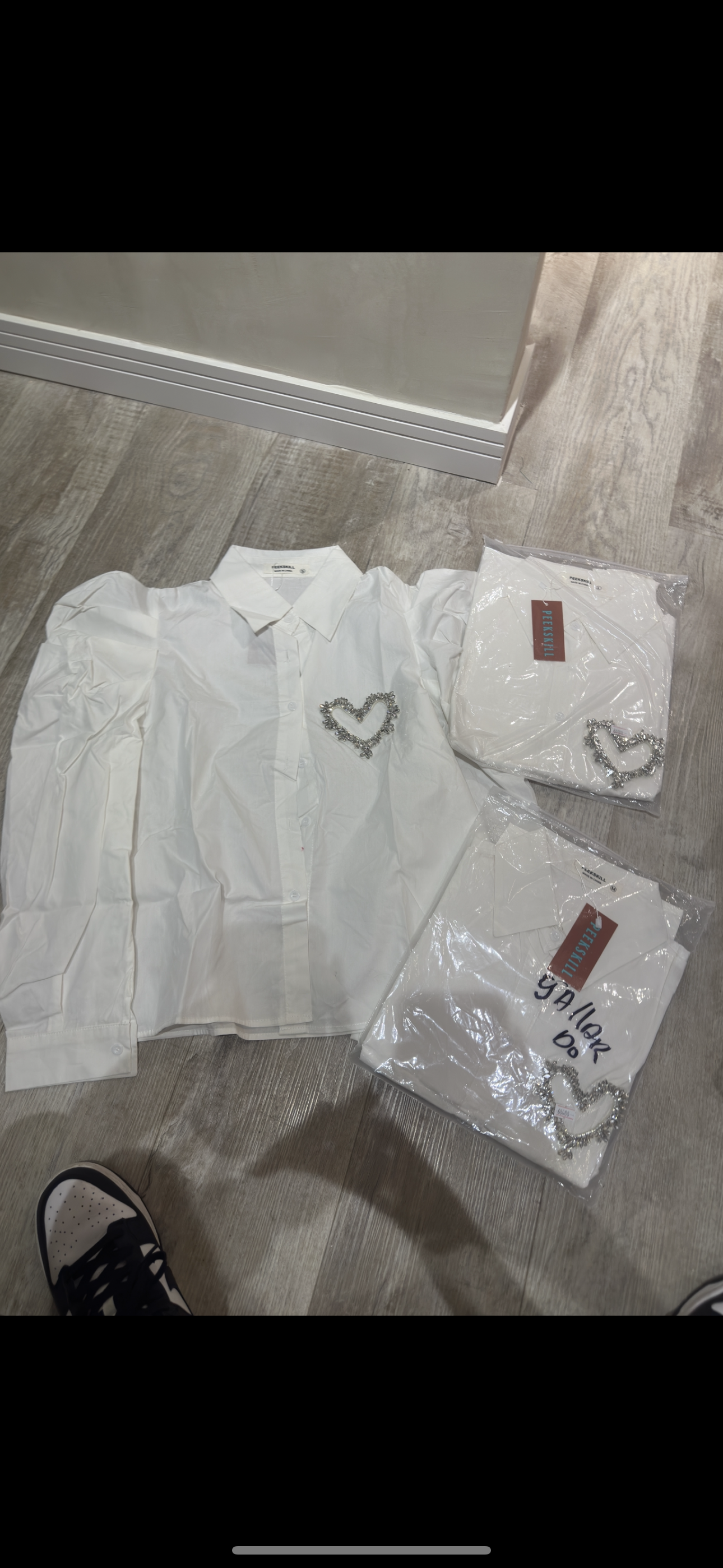 Camisas blancas de corazón con brillantes