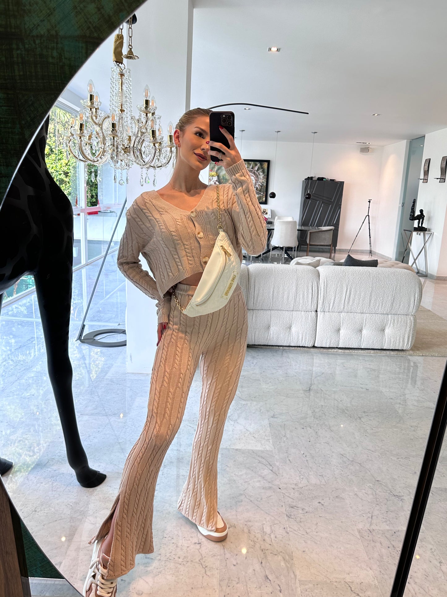 Set tejido beige de sweater y jogger