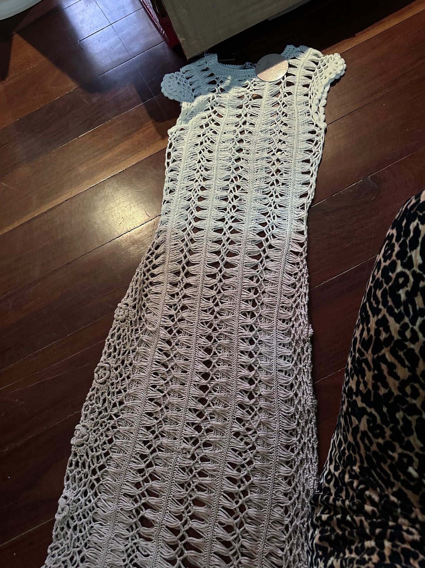 Vestido tejido blanco y marrón playero