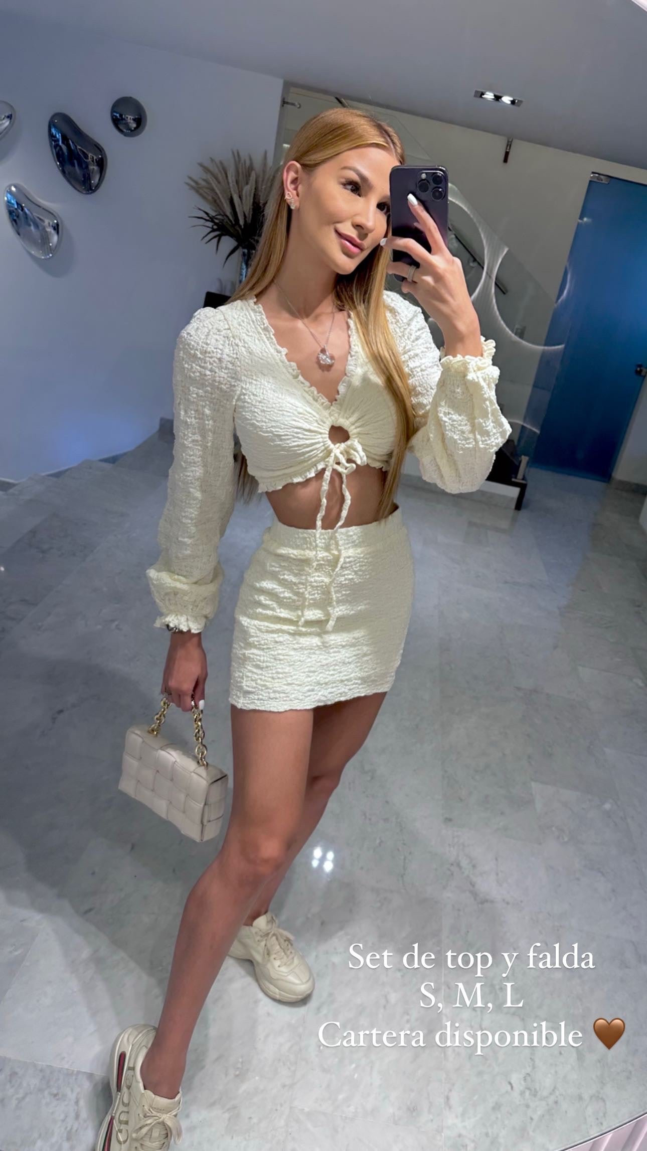 Set de top mangalarga y falda crema
