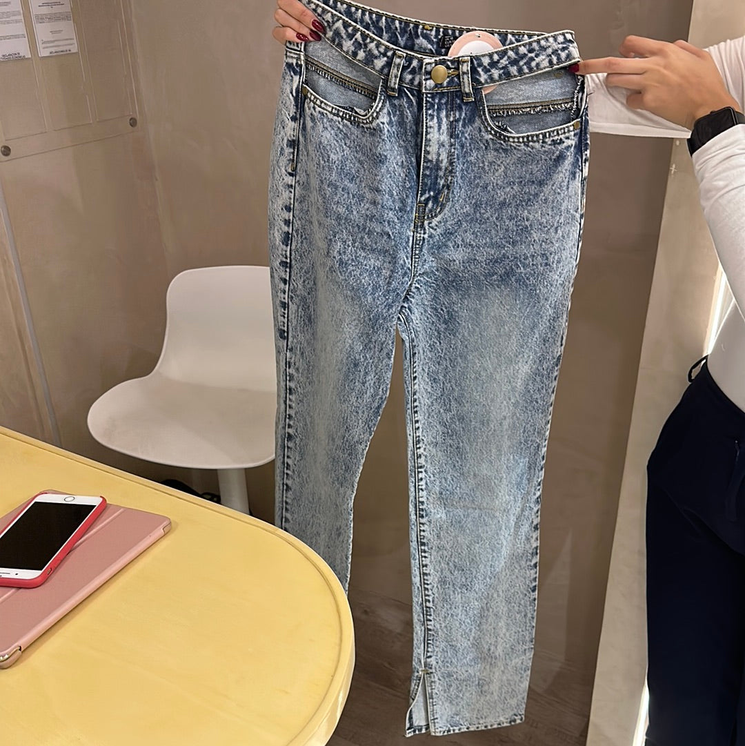 Jeans prelavado como abertura en cintura