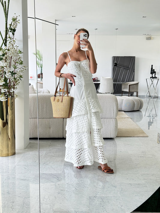 Vestido medio blanco con volados