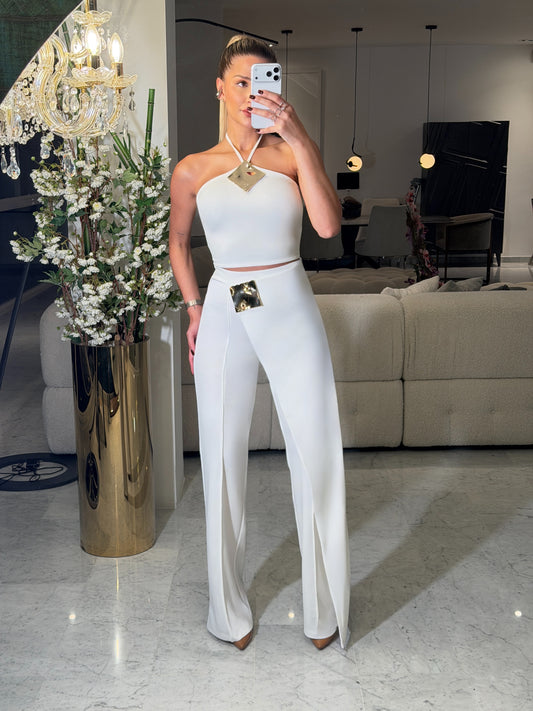 Set valentine blanco con  broche dorado