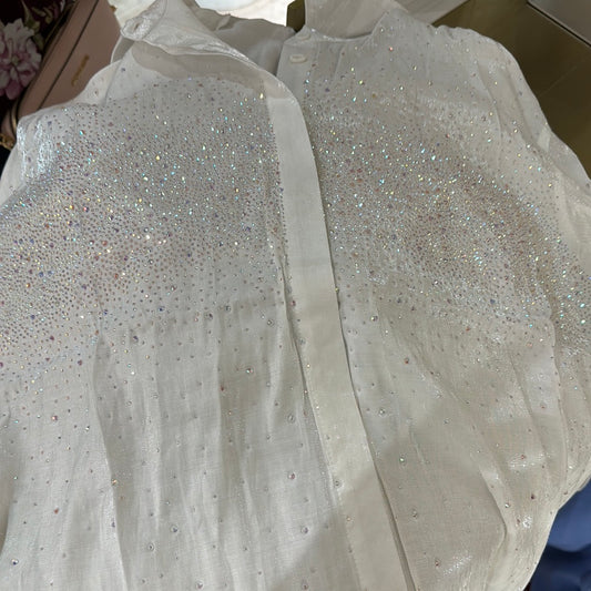 Camisa blanca de seda con brillantes