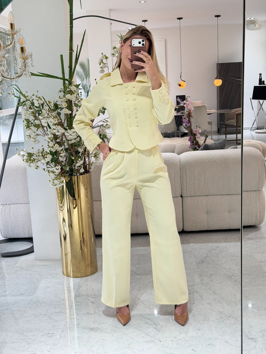 Set amarillo mantequilla vogue vibes