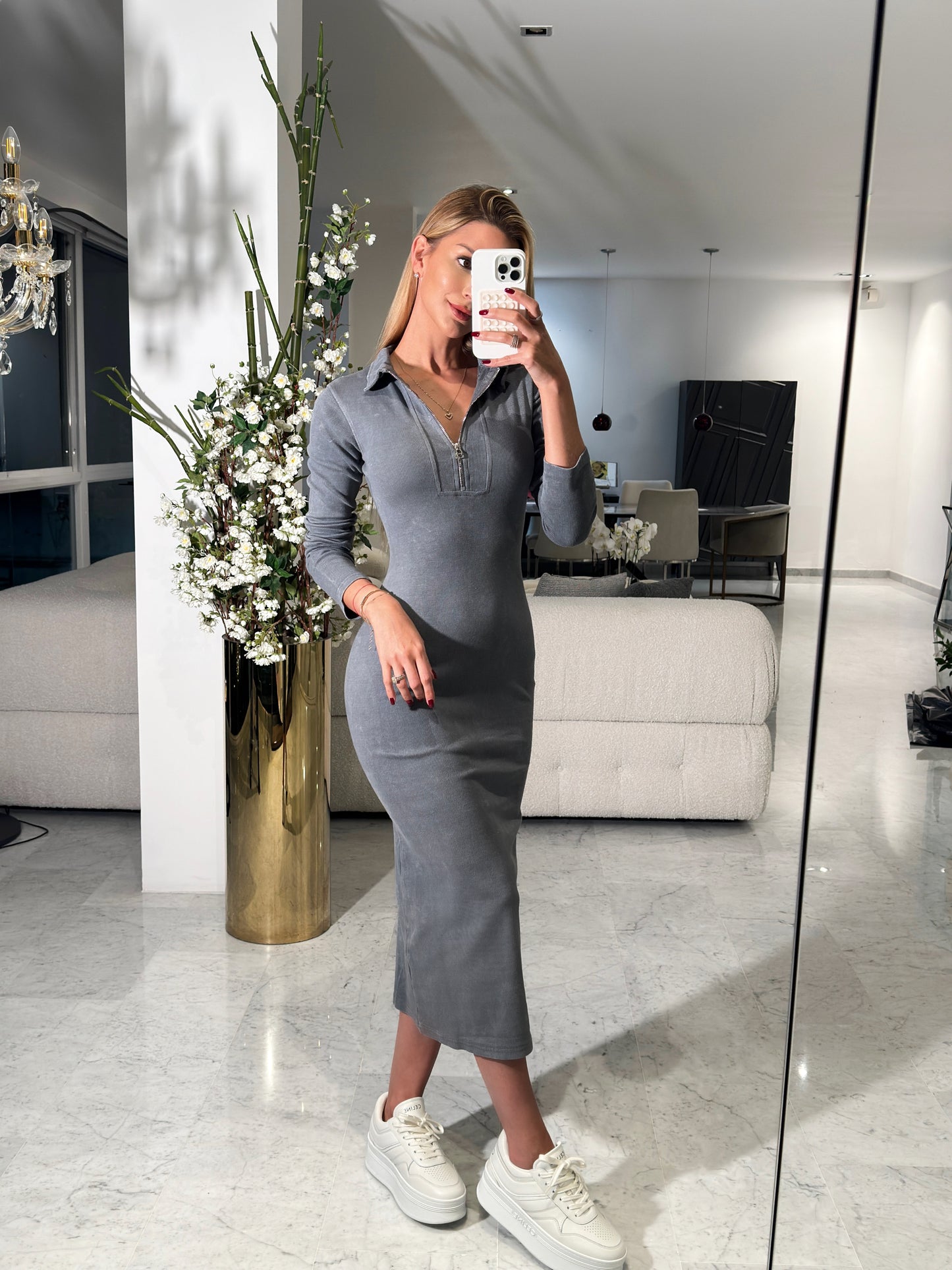 Vestido largo gris con cierre