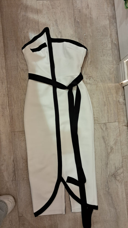 Vestido bandage strapless blanco con negro cb