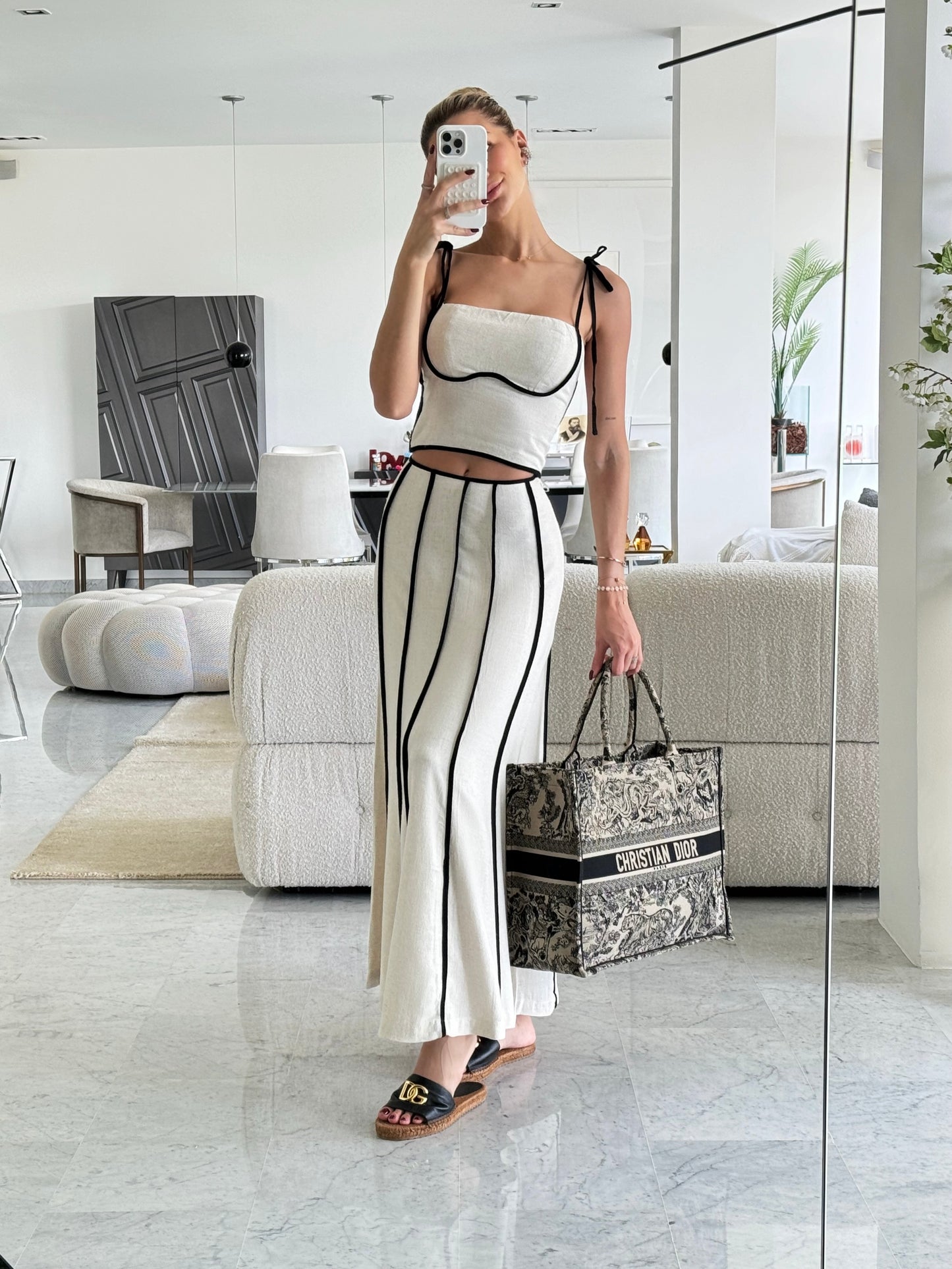 Set de top y falda de rayas marrón con negro