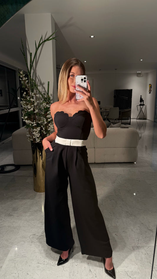 Jumpsuit negro con lazo blanco Mable.