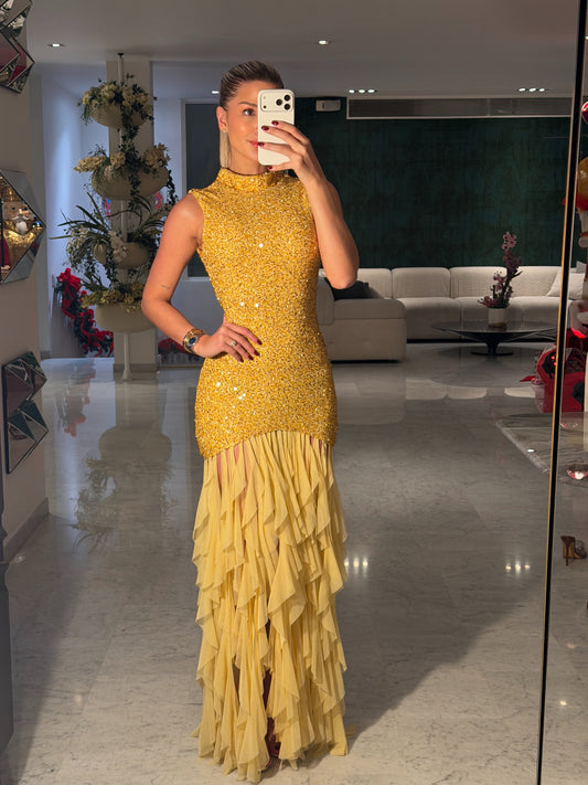 Vestido amarillo y verde con lentejuelas y flecos