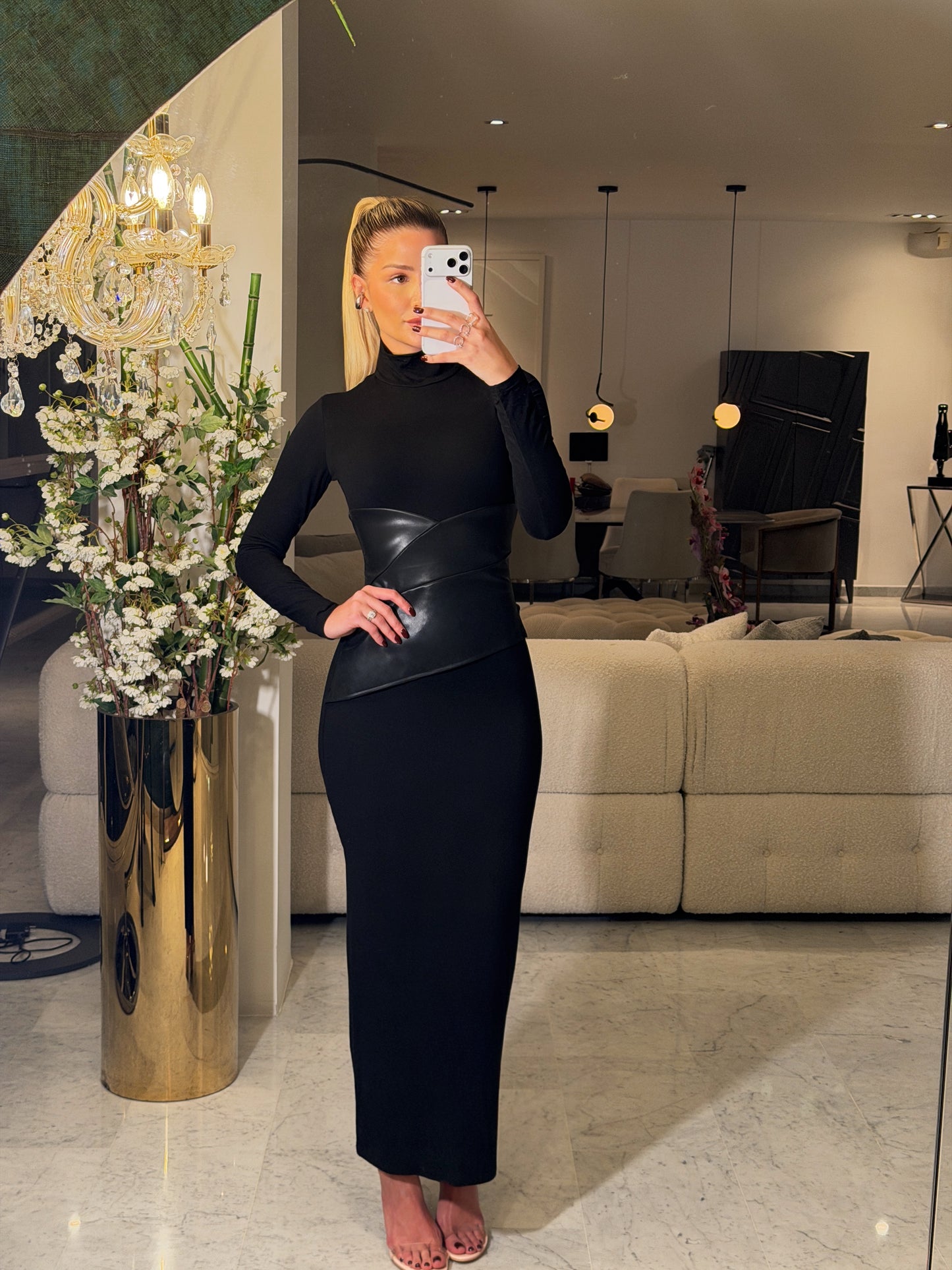 Vestido negro largo con cuerina cb
