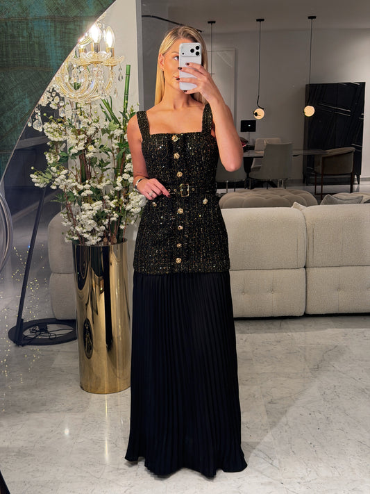 Vestido negro con falda plisada y cinturon cb