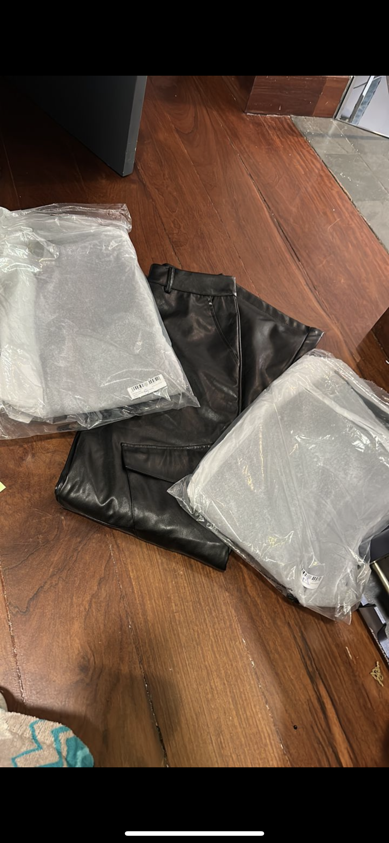 Cargo pant de cuerina negro