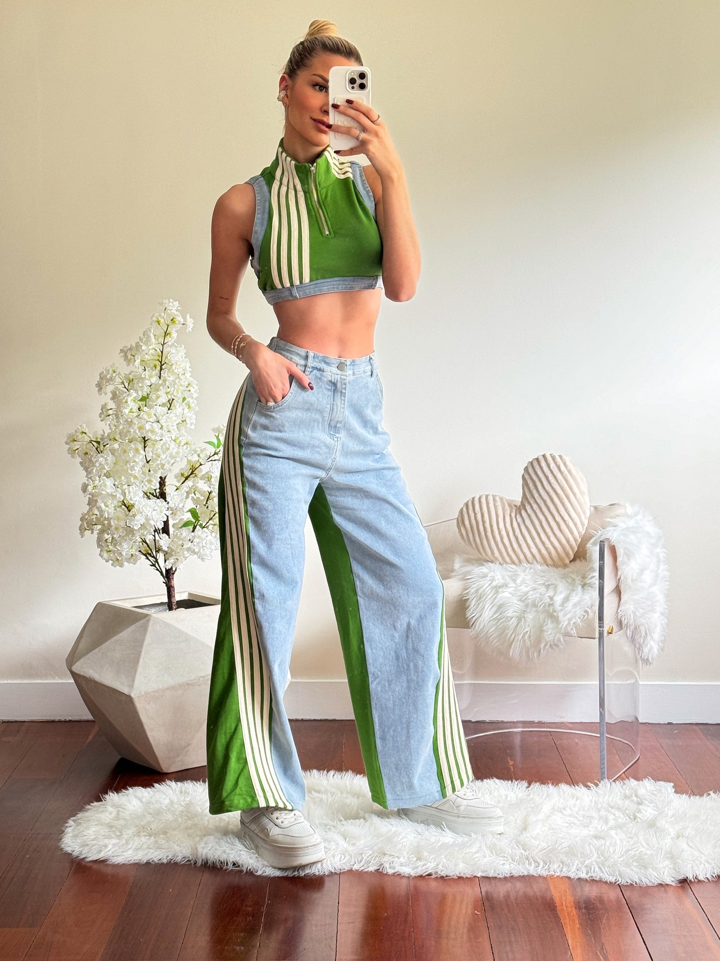 Set de pantalón y top de jeans con rayas verde